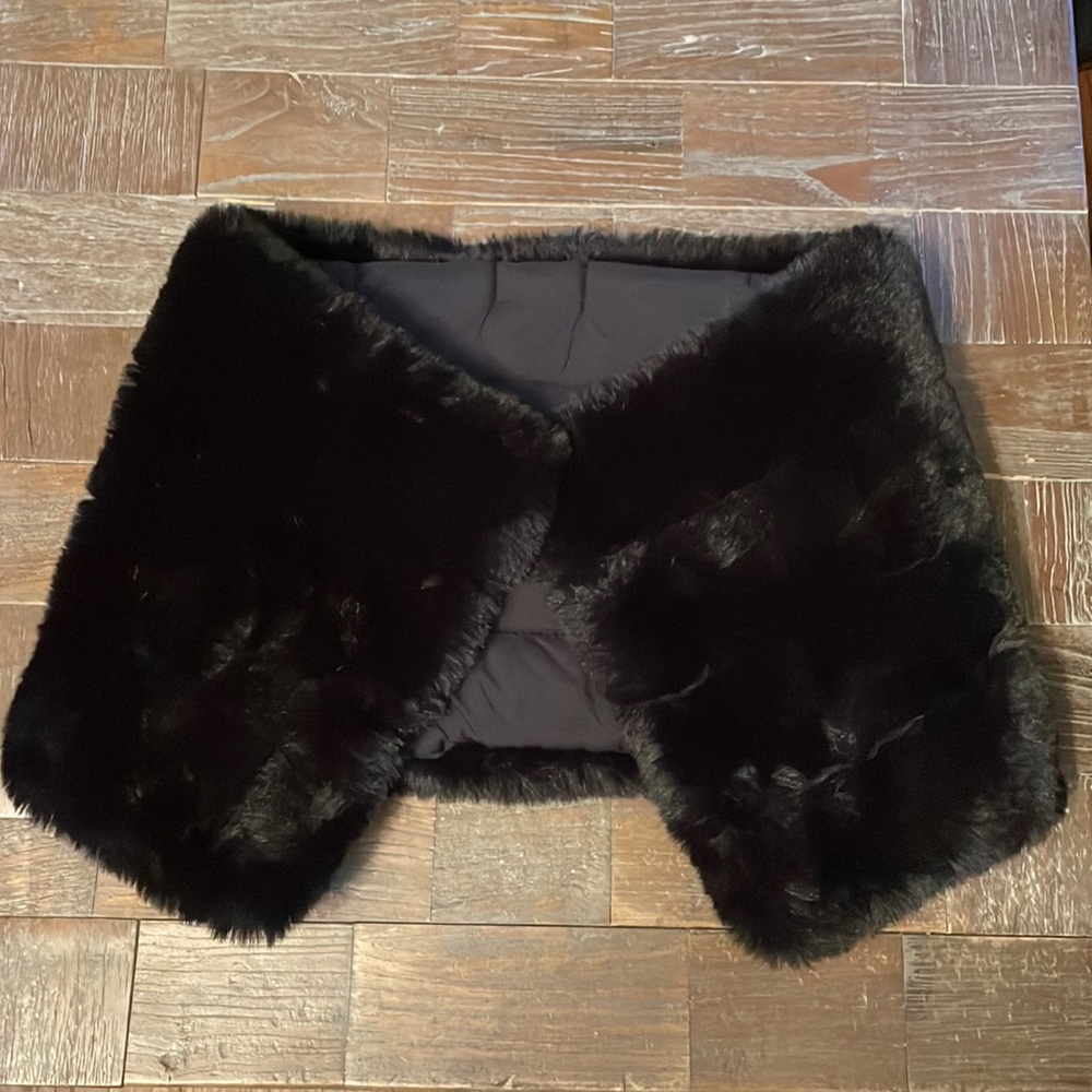 Reversible Faux Fur Neck Muffler🖤